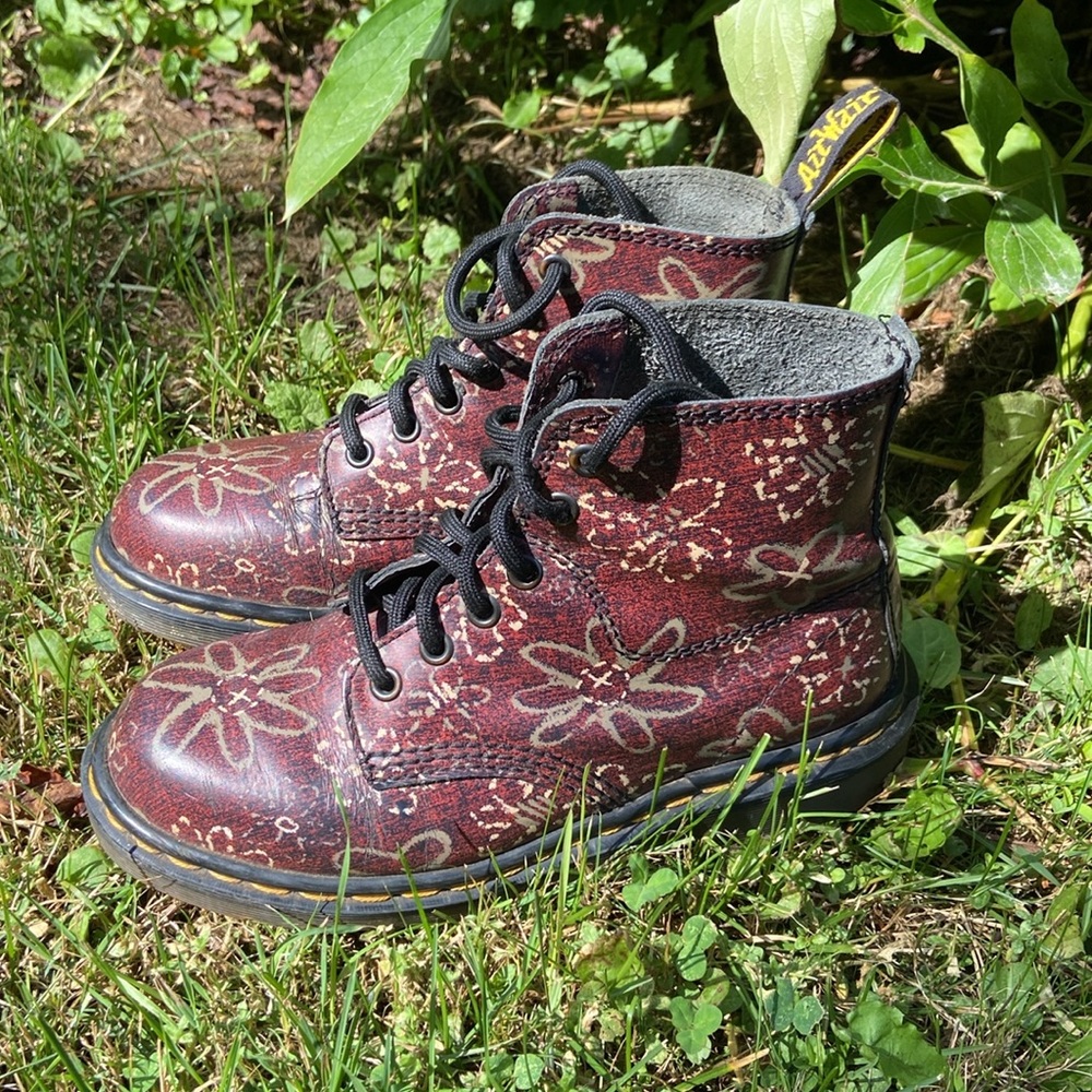 RARE Dr. Martens Made in England Dark Red Flower Print 6-Eye Boot Women's Size 5 - Picture 11 of 13